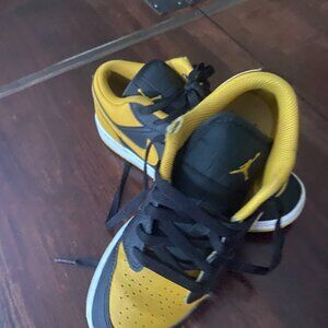 Nike dunk low Black and Yellow